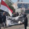 Aksi unjuk rasa di depan Balaikota Cirebon