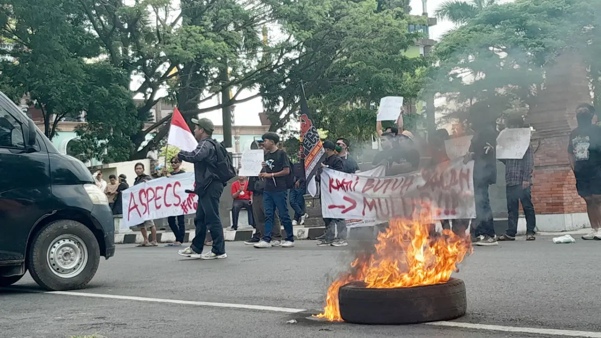 Unjuk rasa menagih janji pemerintah daerah
