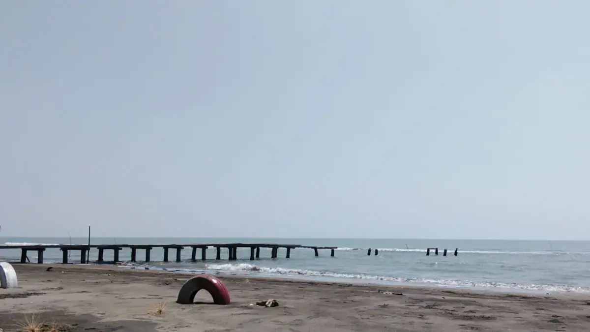 Pantai Tiris