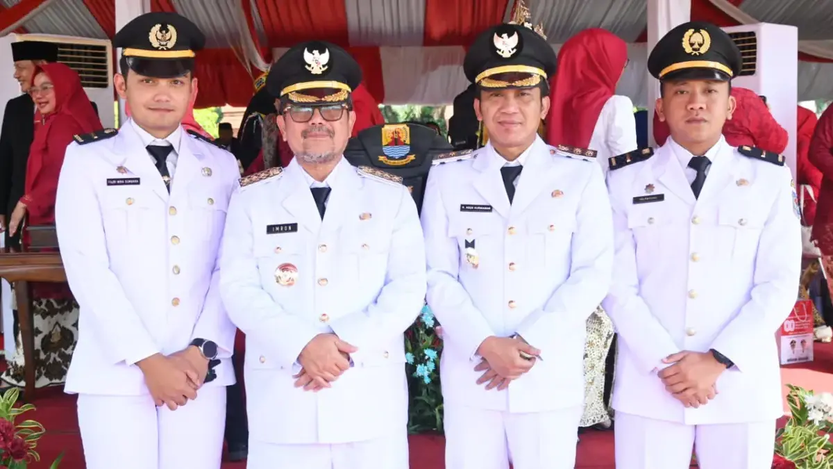 Bupati Cirebon Drs H Imron MAg