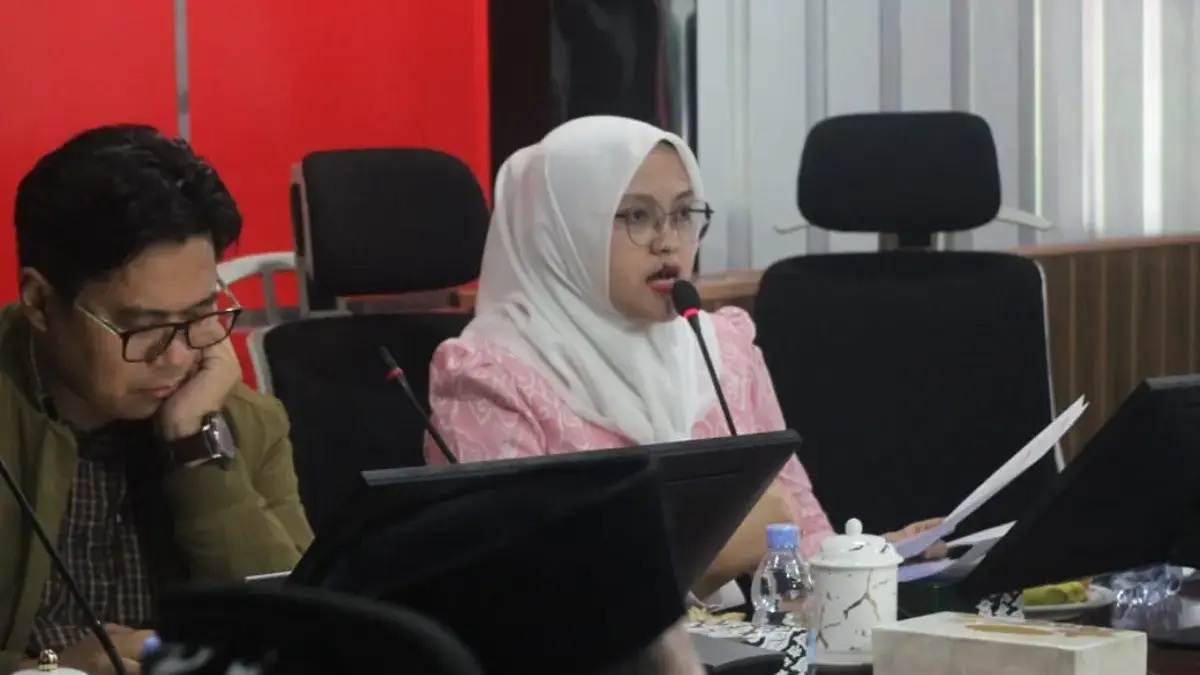 Ketua DPRD Kabupaten Cirebon Dr Sophi Zulfia SH MH