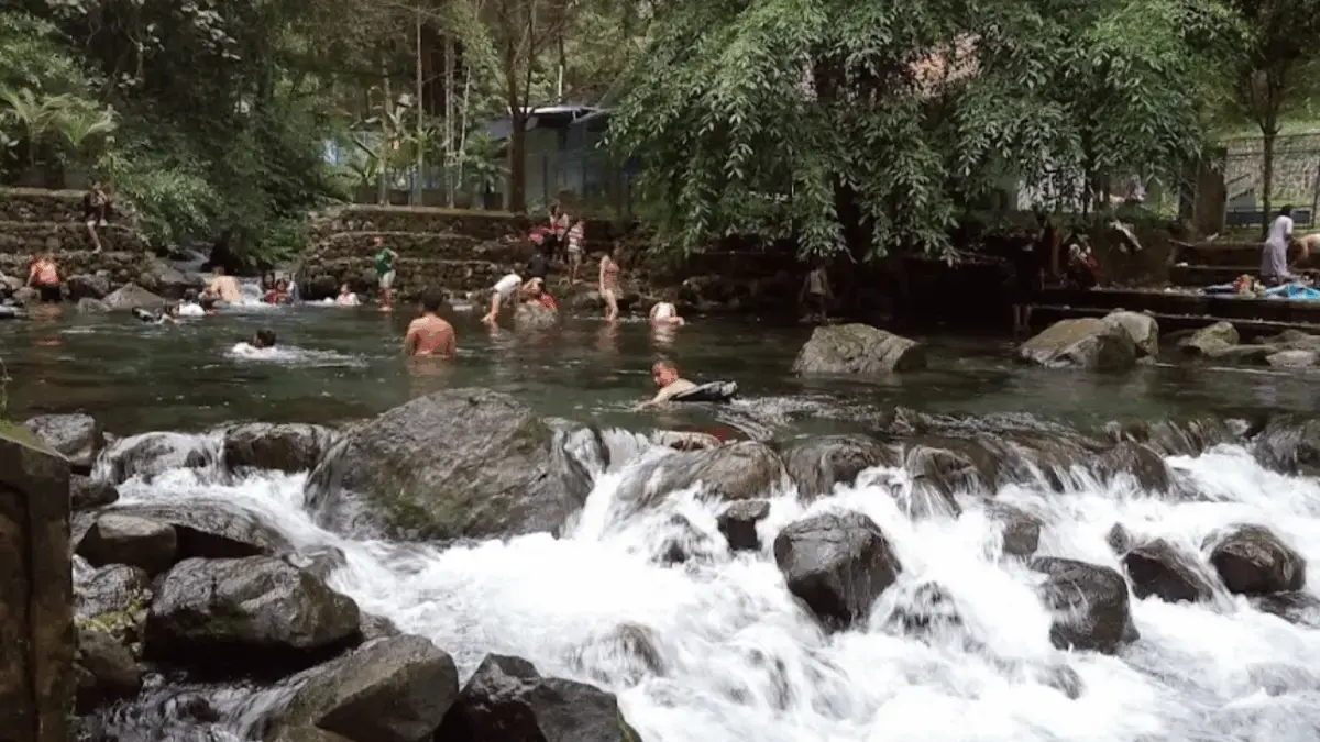 mata air cipaniis kuningan