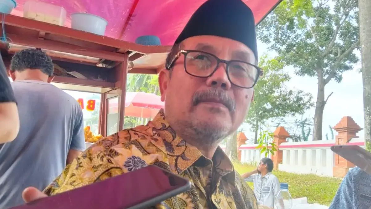 Bupati Cirebon Drs H Imron MAg