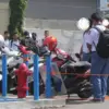 parkir sepeda motor anak sekolah di cirebon