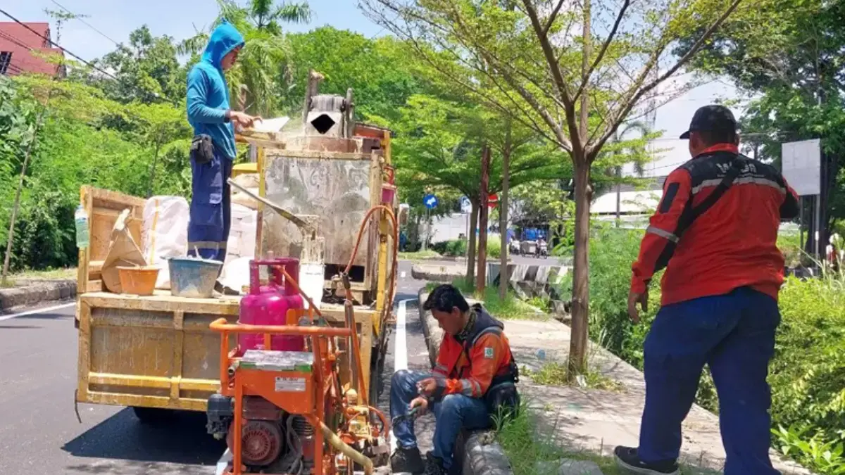 pembuatan marka jalan