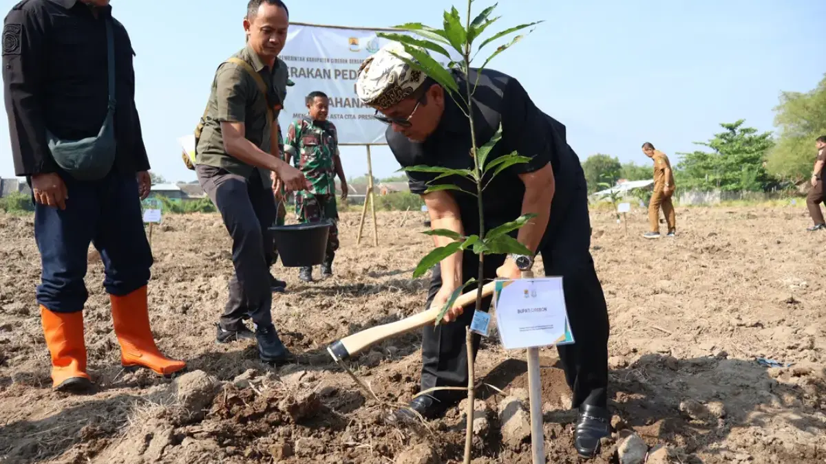 Bupati Cirebon Drs H Imron MAg