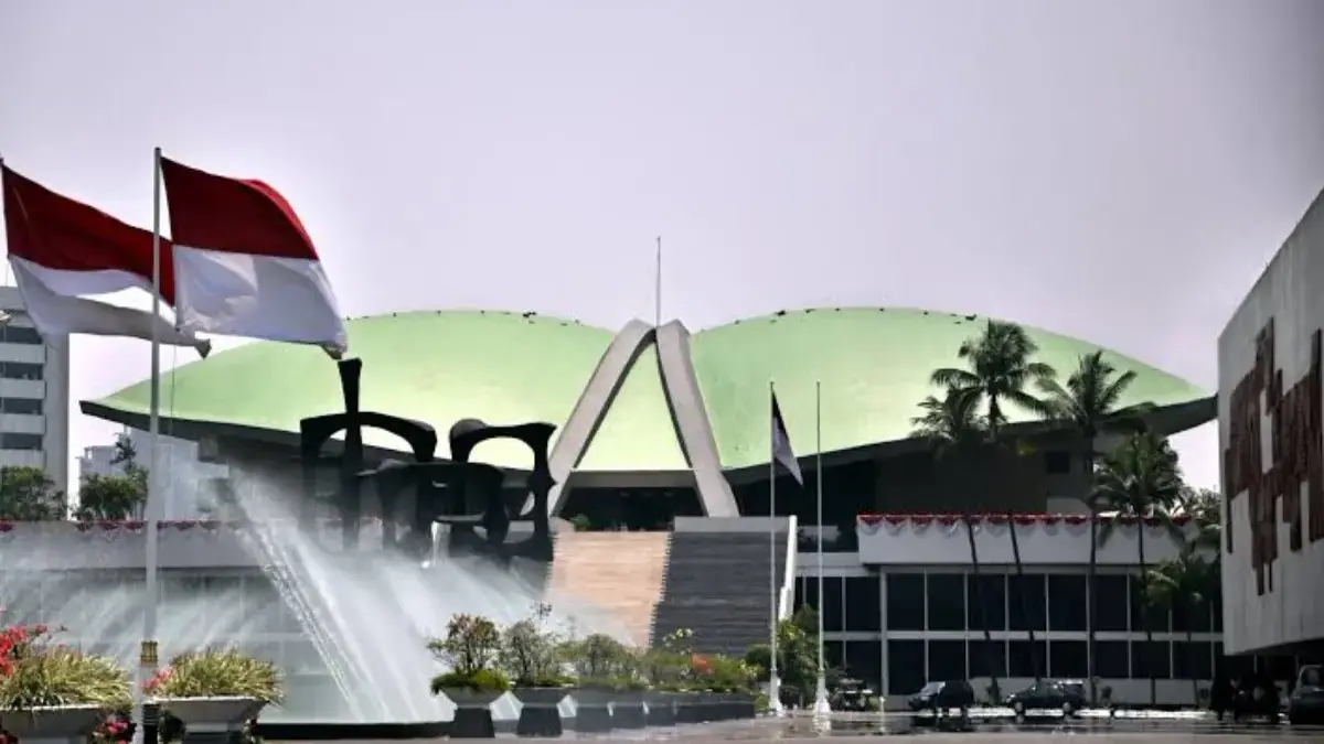 rasio gaji anggota dpr dan rakyat