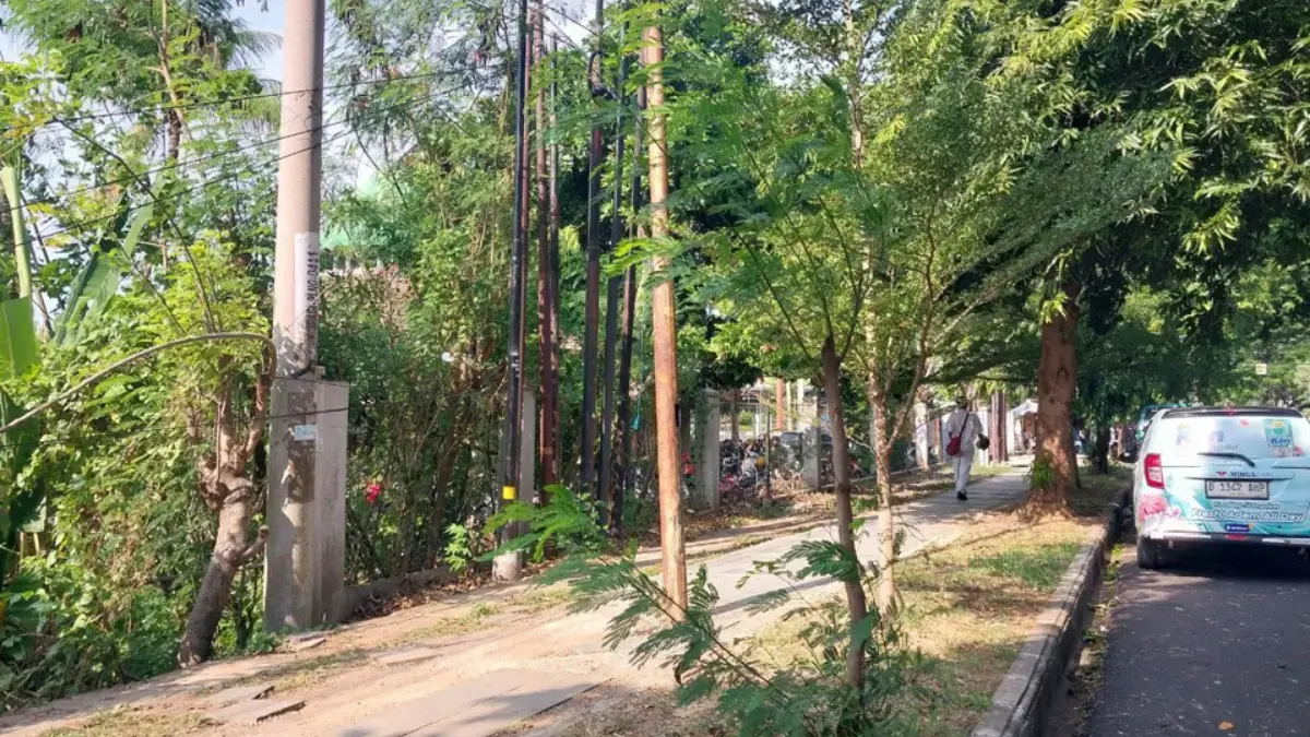 Trotoar Jalan Perjuangan