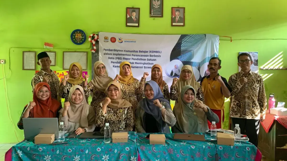 UM Cirebon Dampingi Guru SDN 3 Panembahan Bentuk Komunitas Belajar dan Gunakan Teknologi AI