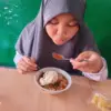 Bahaya Meniup Minuman dan Makanan dengan Mulut