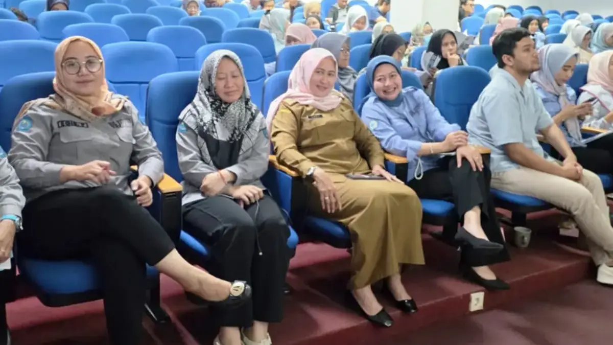 Kepala Dinkes Kabupaten Cirebon Hj Eni Suhaeni SKM MKes
