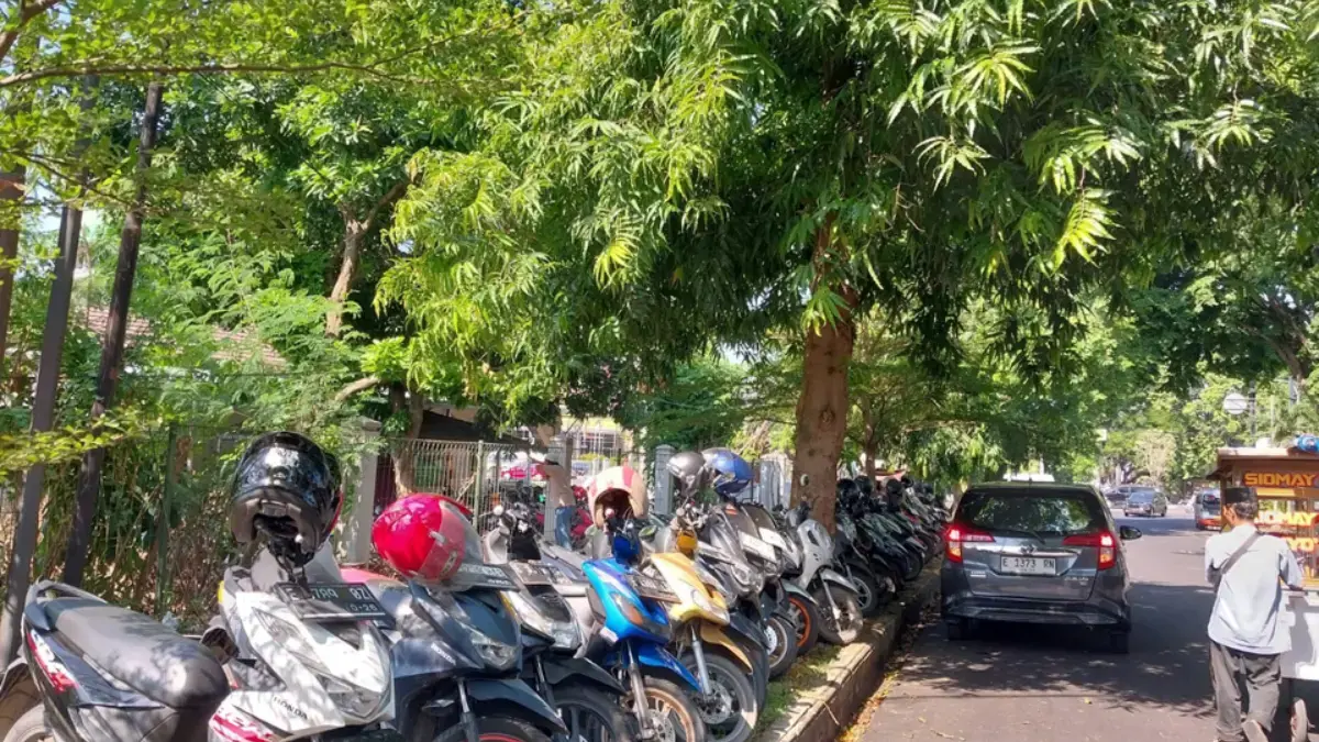 Trotoar di Jalan Perjuangan Kota Cirebon