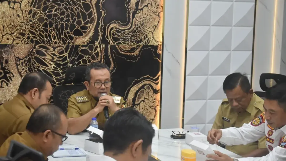 Bupati Cirebon Drs H Imron MAg
