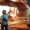 Petugas pemadam kebakaran