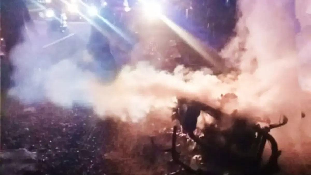 Korsleting Listrik, Sepeda Motor Terbakar di Klangenan Cirebon sepeda motor terbakar di Klangenan cirebon