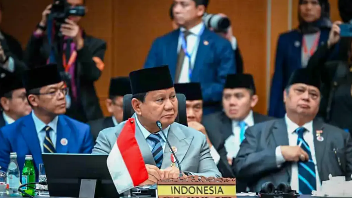 Prabowo Tuai Pujian Trump, Tekankan Pentingnya Persatuan Presiden Prabowo Subianto menghadiri sesi pleno KTT ke-47 ASEAN