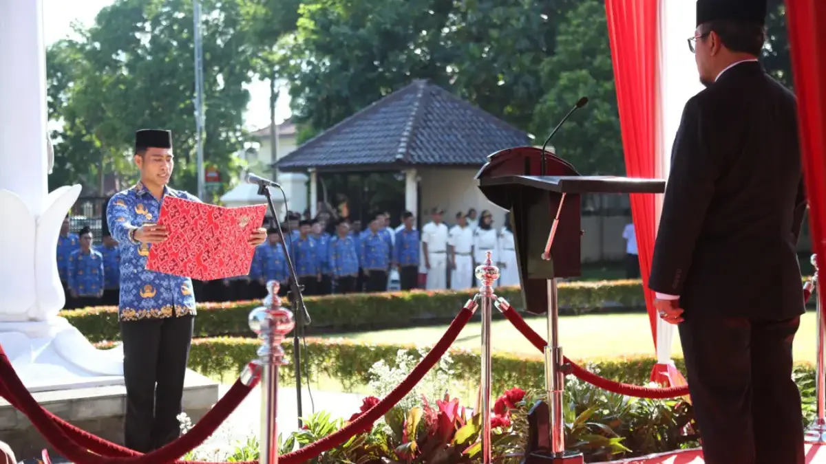 embacaan teks Pancasila