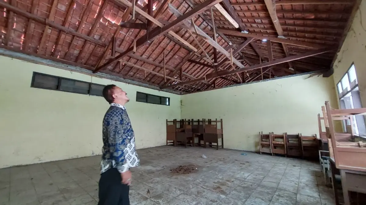 Miris! Kondisi SMP Cokroaminito Cirebon, Ruang Kelas dan Musala Sudah Lama Rusak Kepala SMA Cokroaminoto Cirebon, Drs Moh Tajudin,