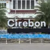 Imbuhan nama BT Batik Trusmi di Stasiun Cirebon