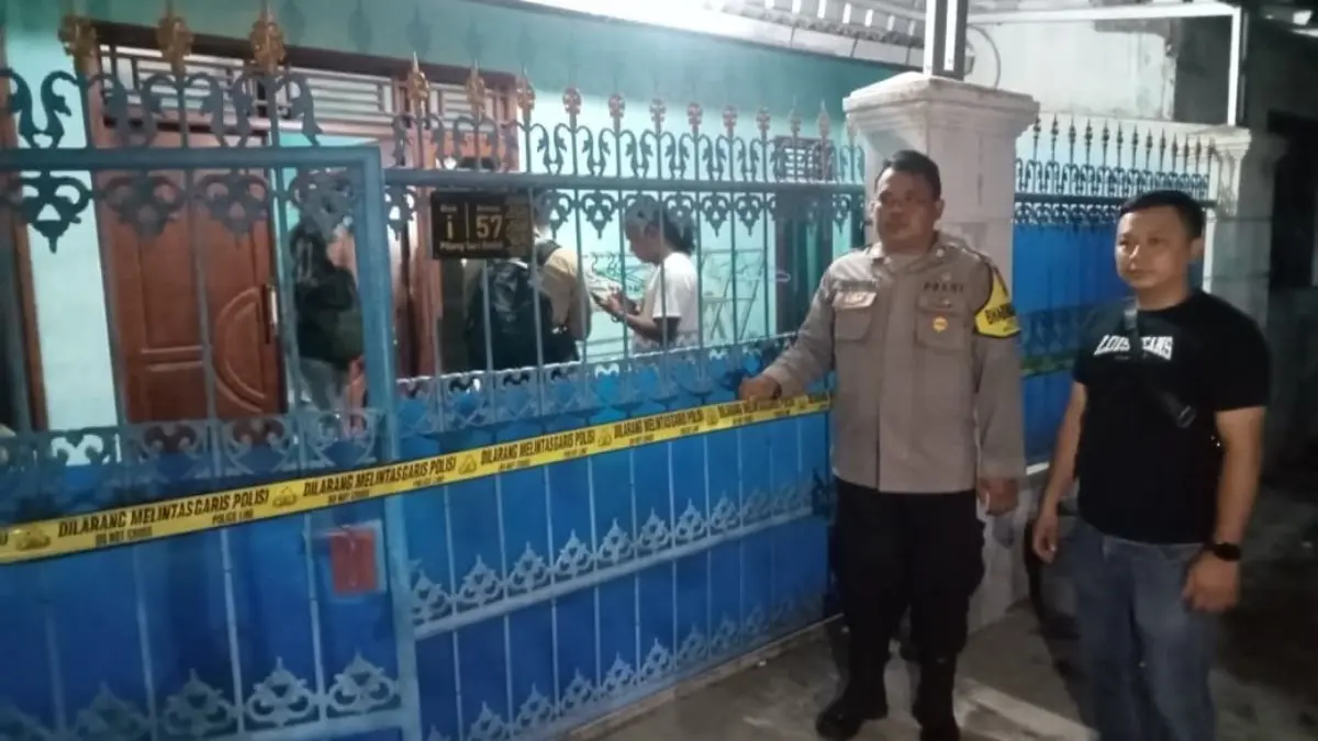 ayah dan anak yang ditemukan meninggal di dalam kamar