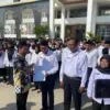 Walikota Cirebon Effendi Edo menyerahkan SK PPPK Paruh Waktu