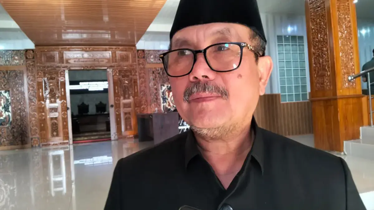 Bupati Cirebon Drs H Imron MAg