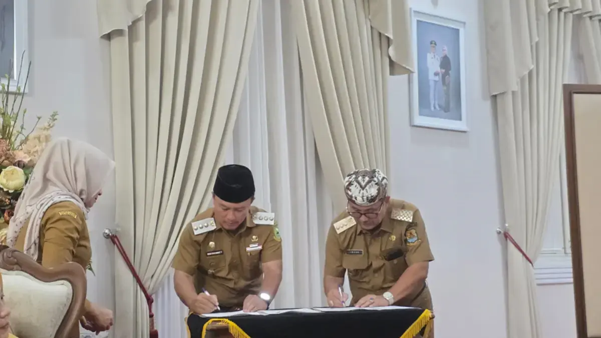 Bupati Cirebon Drs H Imron MAg