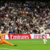 Kylian Mbappe mencetak gol ke gawang Barcelona dalam duel El Clasico.