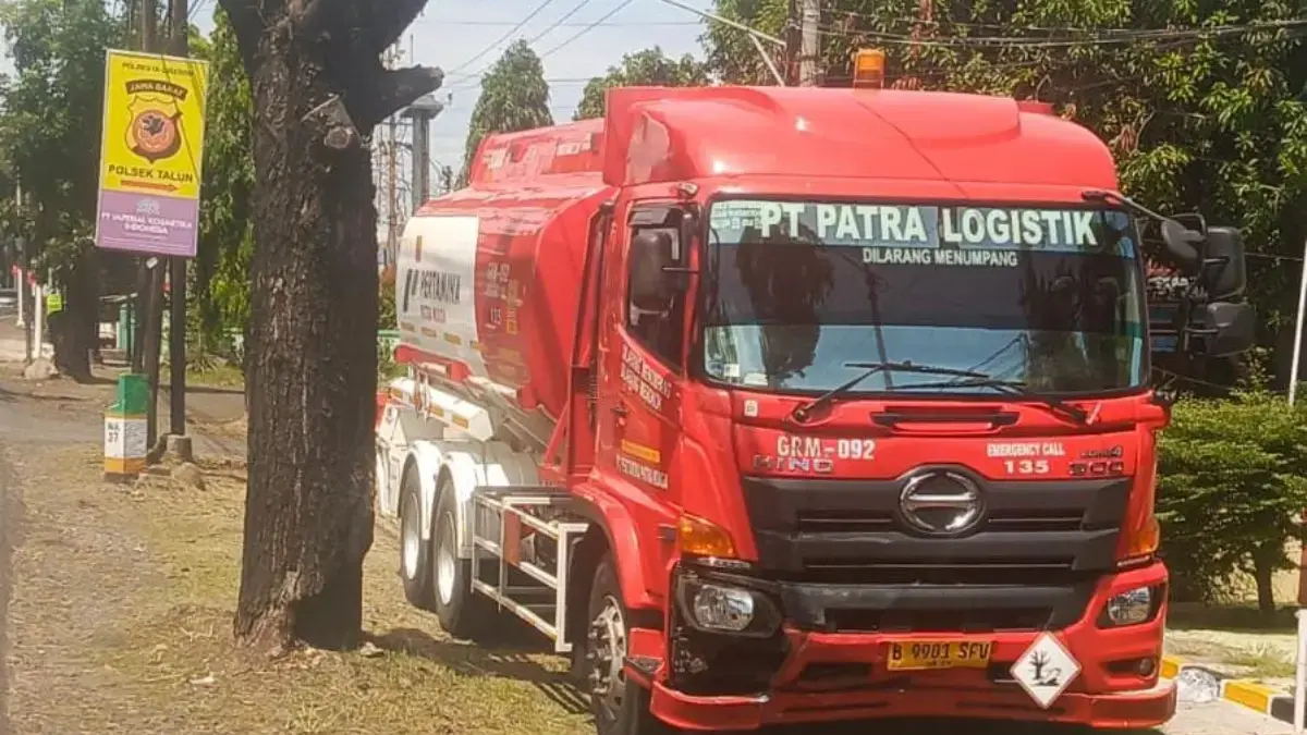 Truk BBM Pertamina Tabrakan di Talun Cirebon, 1 Orang Korban Meninggal Dunia kecelakaan truk tangki Pertamina di talun cirebon