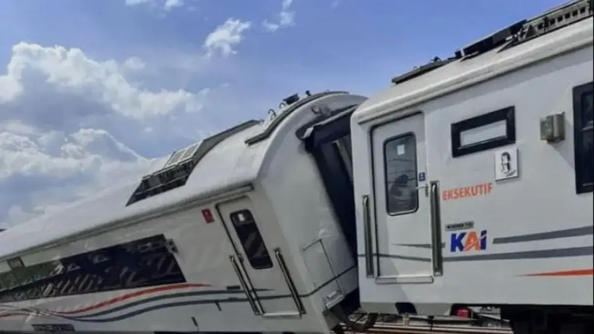 KA Purwojaya yang Anjlok di Stasiun Kedunggedeh Bekasi Angkut 232 Penumpang ka purwojaya anjlok di stasiun kedunggedeh bekasi