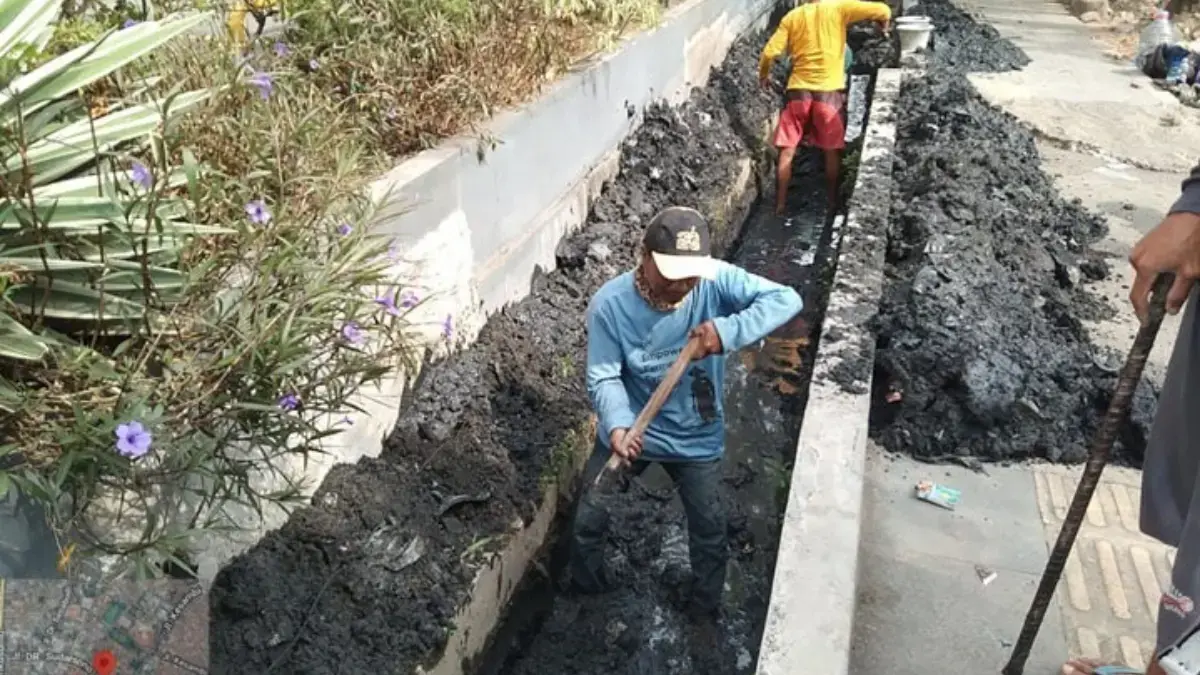 normalisasi drainase di Jalan kota cirebon