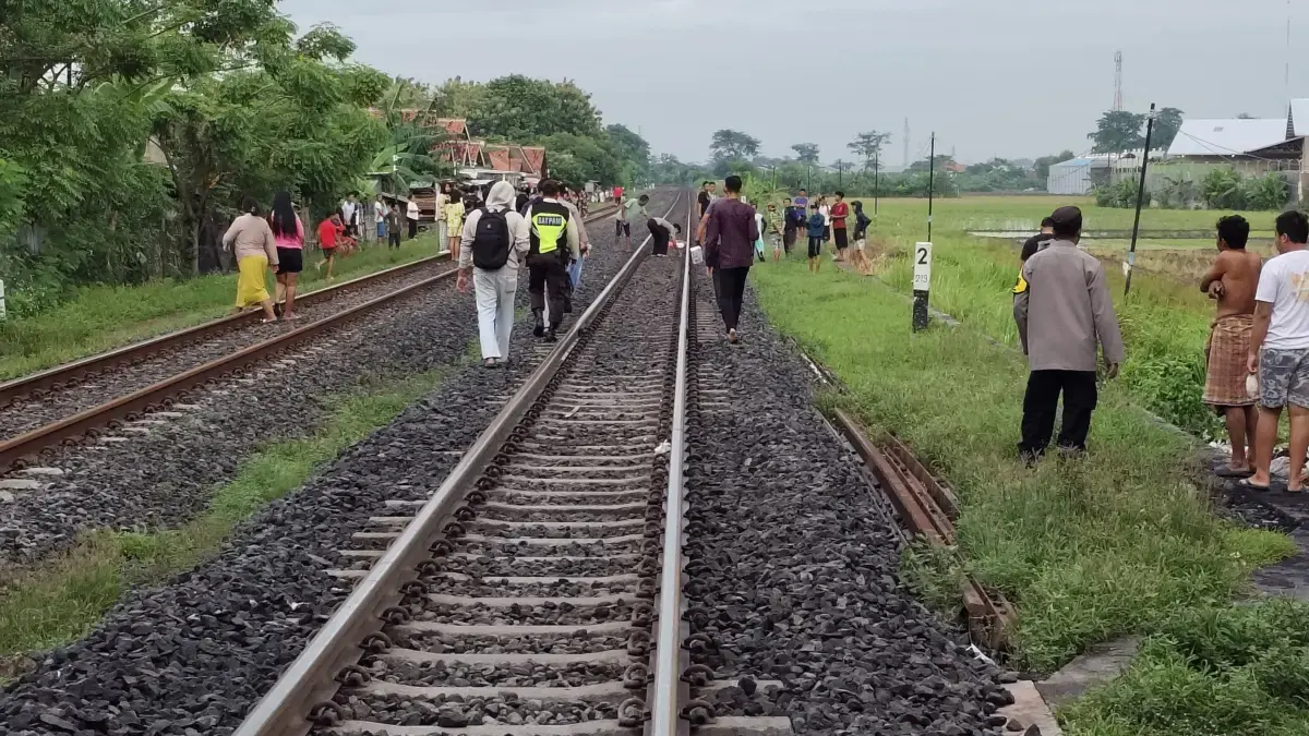 warga pegambiran tewas tertemper kereta api