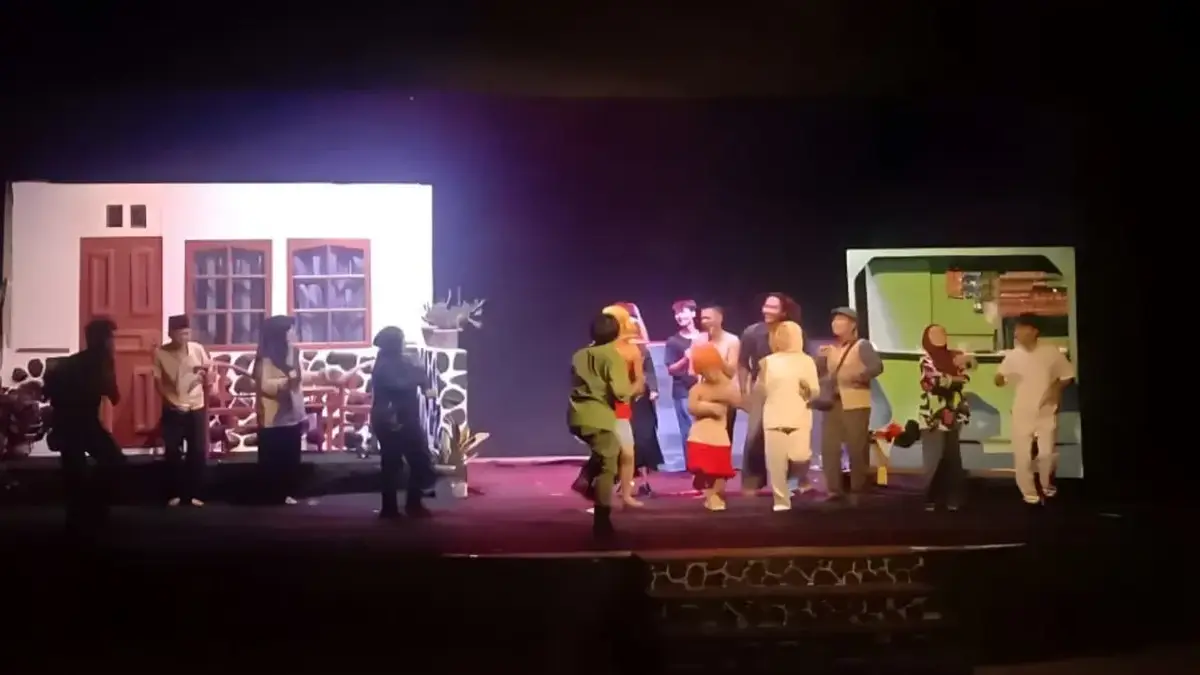 Pentas teater Ben Go Tun