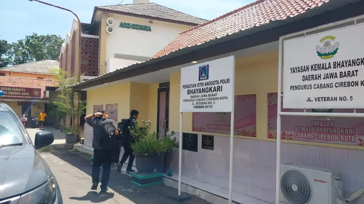 Orang Dekat Satori hingga Notaris, Diperiksa KPK di Mapolres Ciko Orang Dekat Satori hingga Notaris Diperiksa KPK