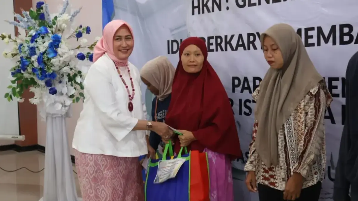 Kepala Dinas Kesehatan Kabupaten Cirebon Hj Eni Suhaeni SKM MKes