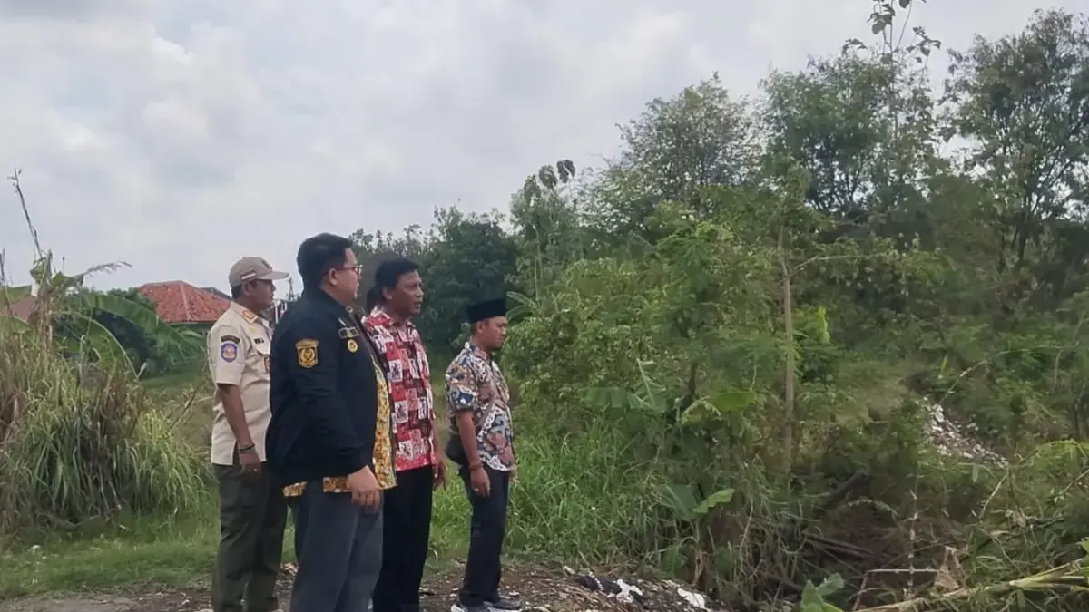 Siaga Bencana, Pemcam Sukagumiwang Pantau Tanggul Cimanuk yang Kritis Pemcam Sukagumiwang
