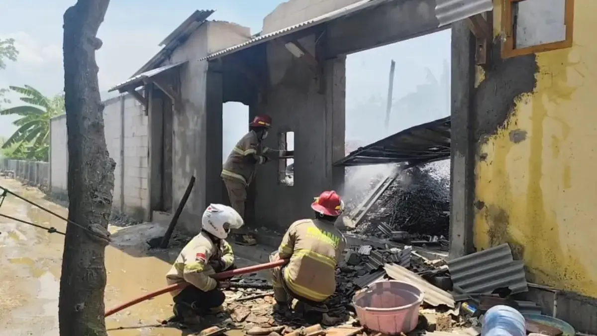 gudang petasan terbakar