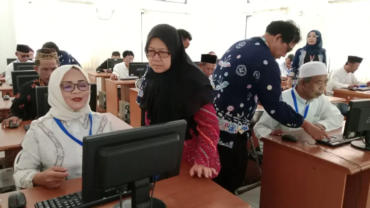 Ratusan Bacalwu di Indramayu dari 17 Desa Ikuti Tes Tertulis Lab Komputer Unwir