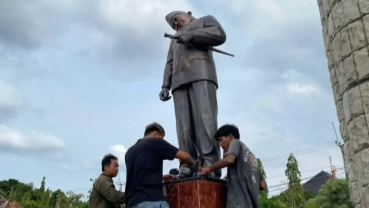Kepala Patung Soekarno di Alun-alun Indramayu Miring, Ternyata karena Hal Ini patung Soekarno
