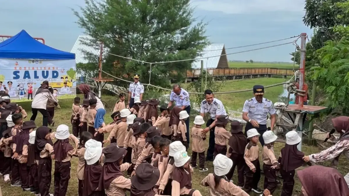 Anak-anak di Indramayu Diajari Budaya Taat Lalu Lintas Sejak Dini TK Husnul Khatimah