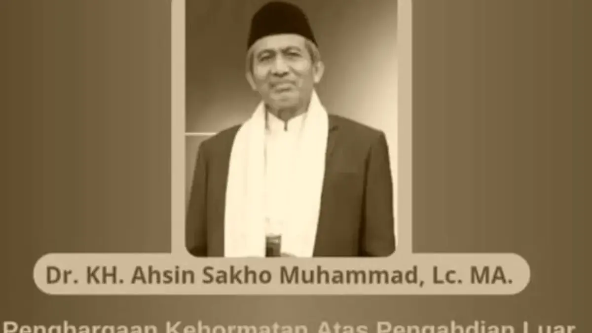 KH Ahsin Sakho Raih Penghargaan Kemenag sebagai Pejuang Al-Qur’an KH Ahsin Sakho Raih Penghargaan Kemenag sebagai Pejuang Al-Qur’an