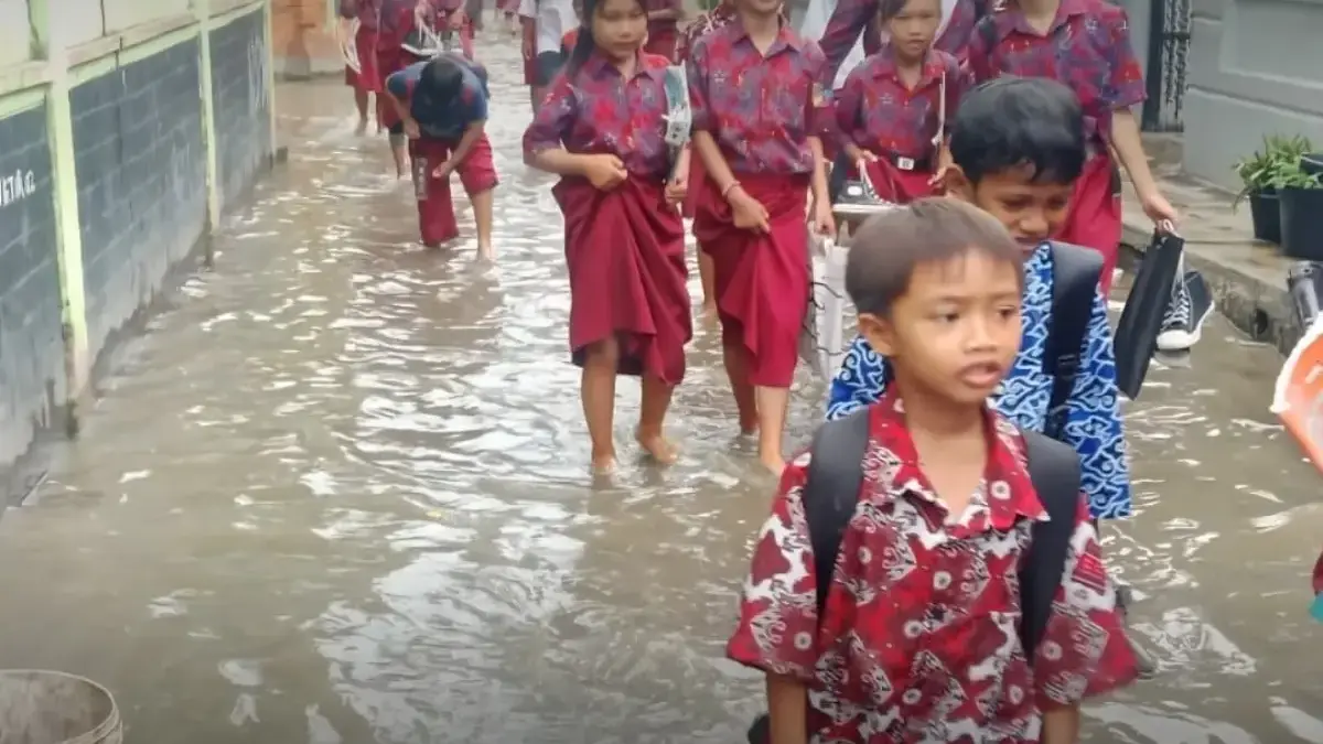 Banjir Rob Genangi Empat RW di Lemahwungkuk Cirebon Banjir rob Cirebon