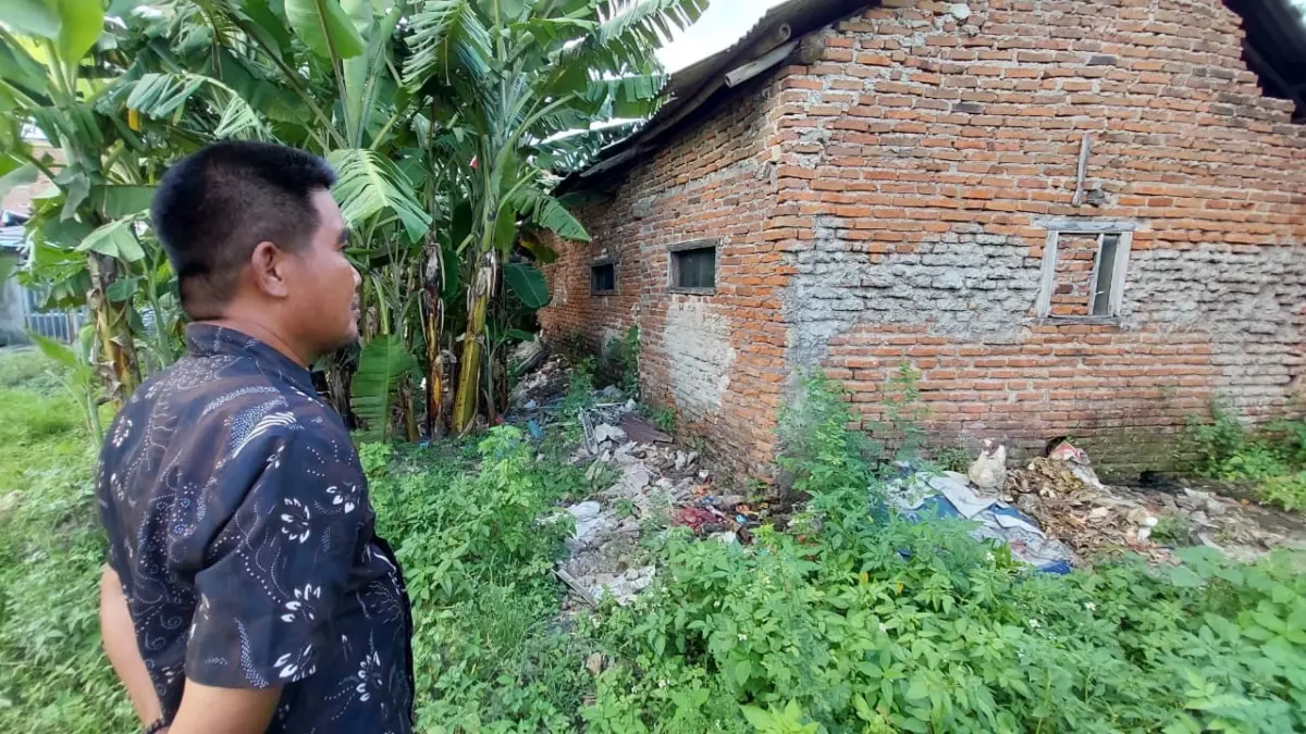 Lima Rumah Ambruk, 79 Warga Terdampak, Cuaca Ekstrem Melanda Cirebon rumah rawan ambruk