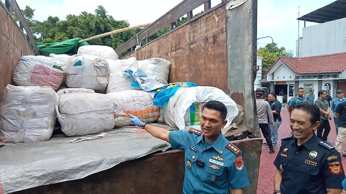 Lanal Cirebon Gagalkan Penyelundupan dari Malaysia, Kerugian Negara Rp1,8 Miliar Lanal Cirebon Gagalkan Penyelundupan dari Malaysia
