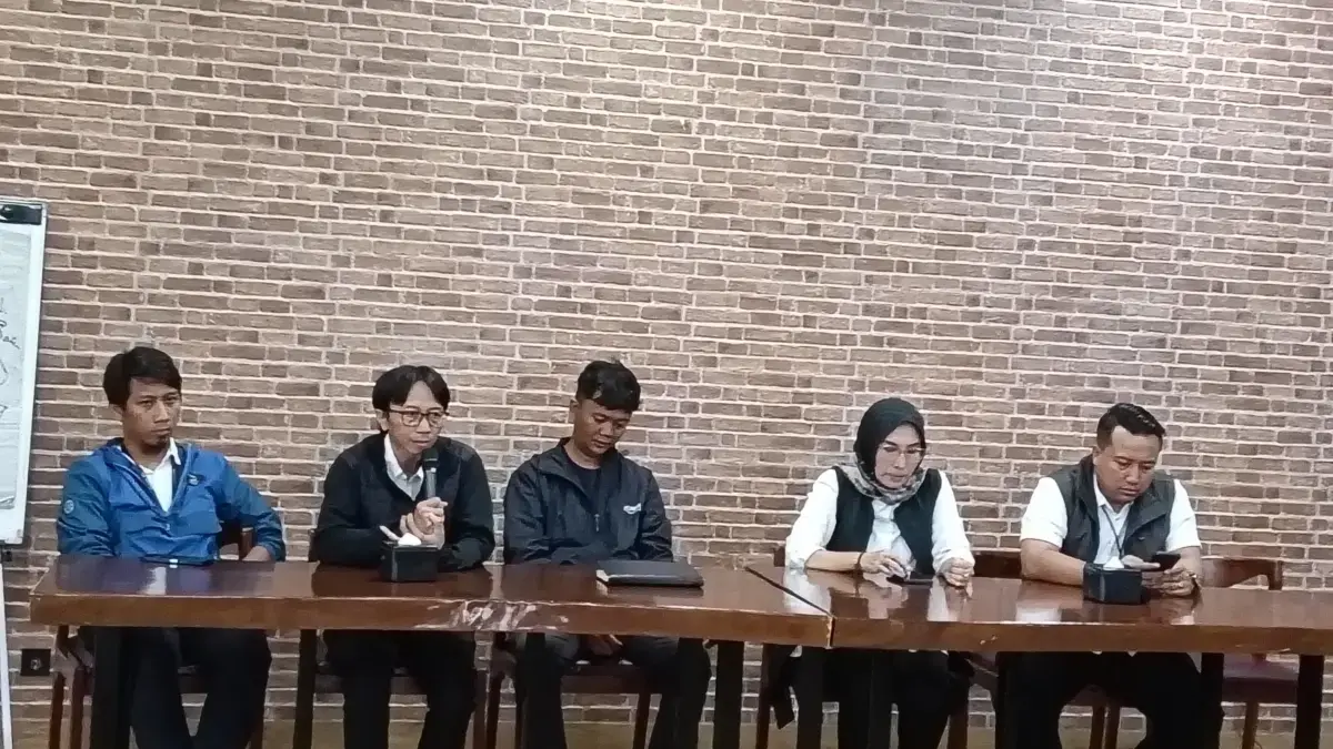 Puspita Cipta Group Bahas Aktivitas Alat Berat di Lereng Gunung Ciremai Aktivitas Alat Berat di Lereng Gunung Ciremai