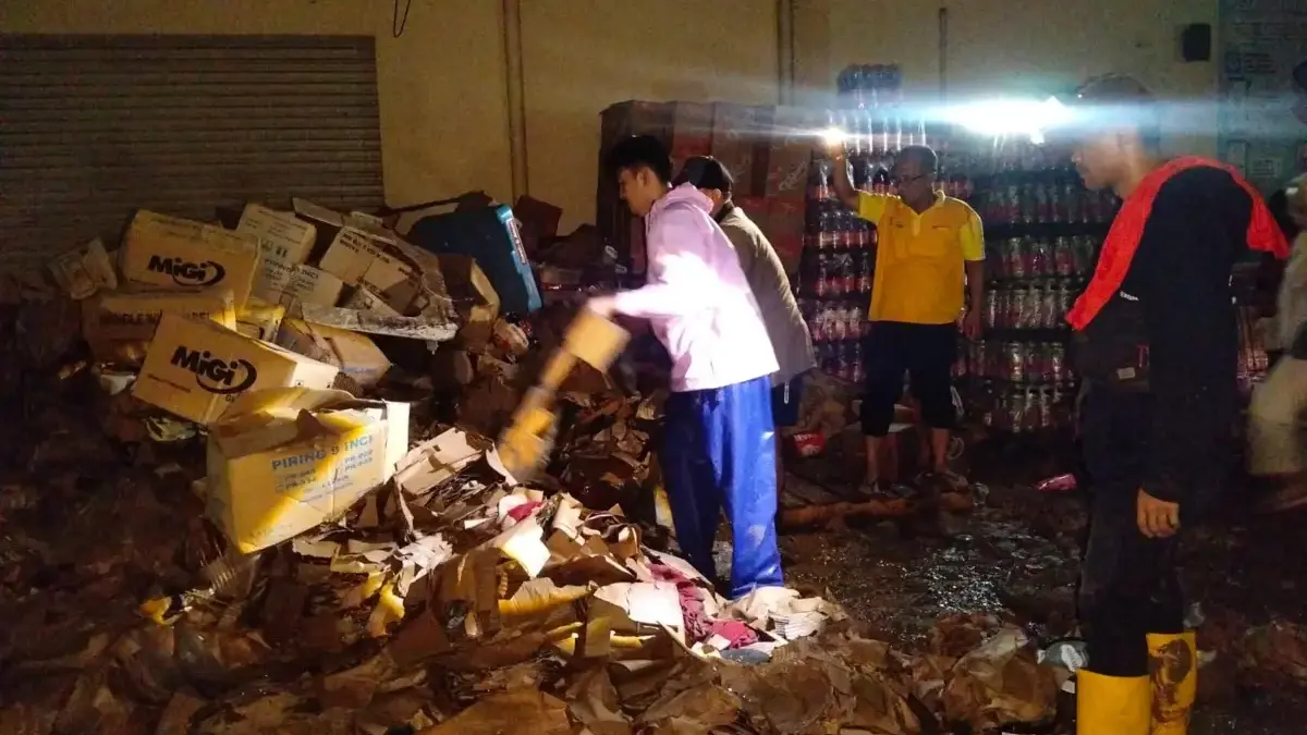 Surya Toserba Diterjang Banjir