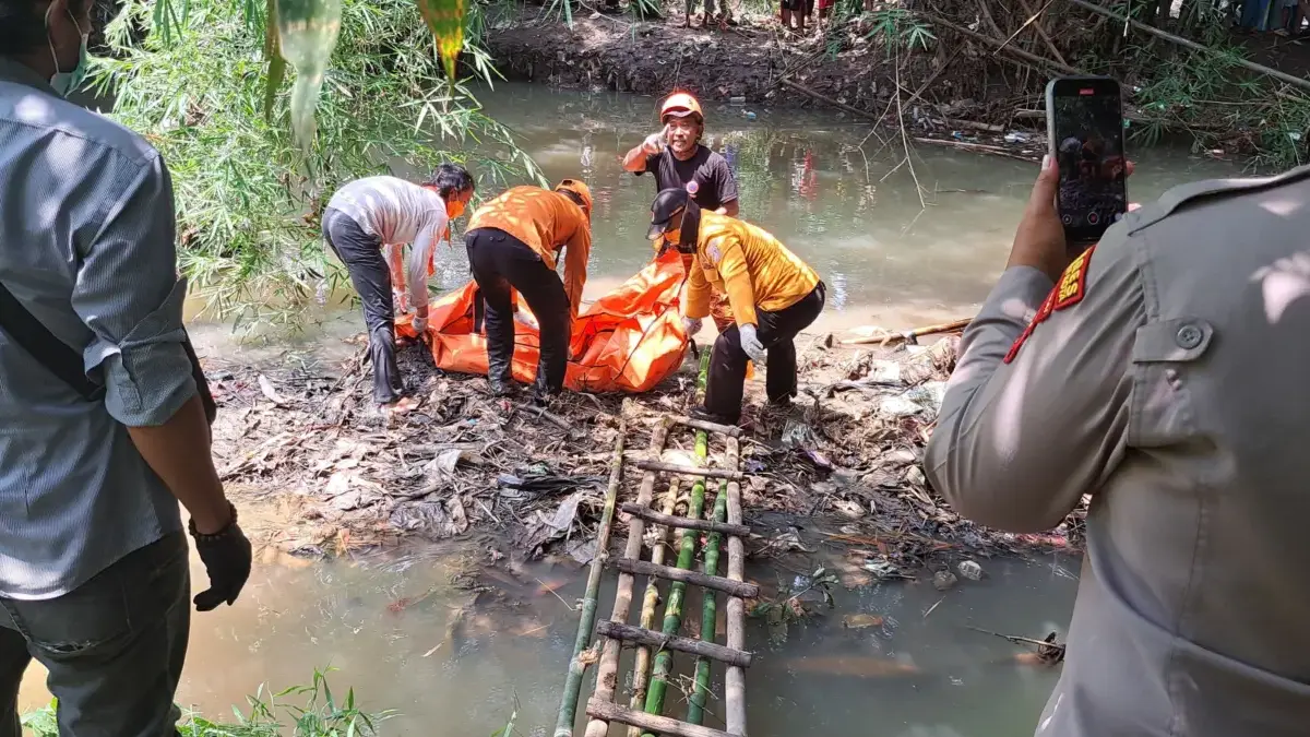 evakuasi mayat tanpa identitas