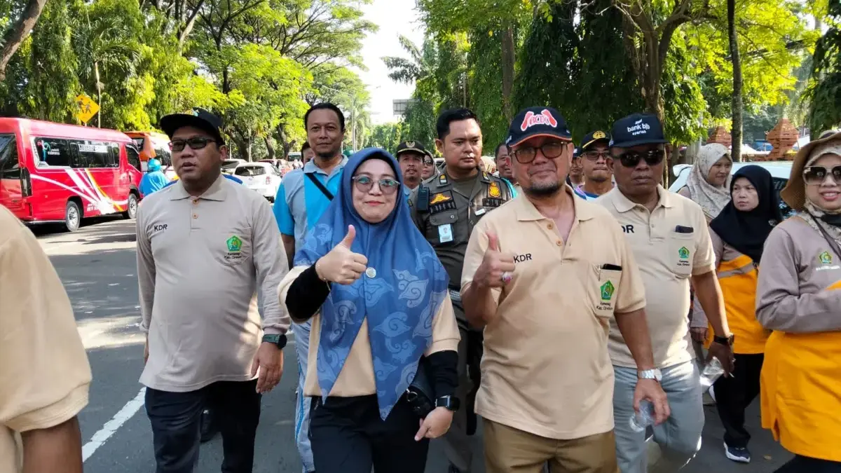 Jadi Momentum Merajut Kebersamaan, HAB Ke-80 Kemenag Dimeriahkan dengan Jalan Sehat Harmoni jalan sehat bersama Bupati Cirebon