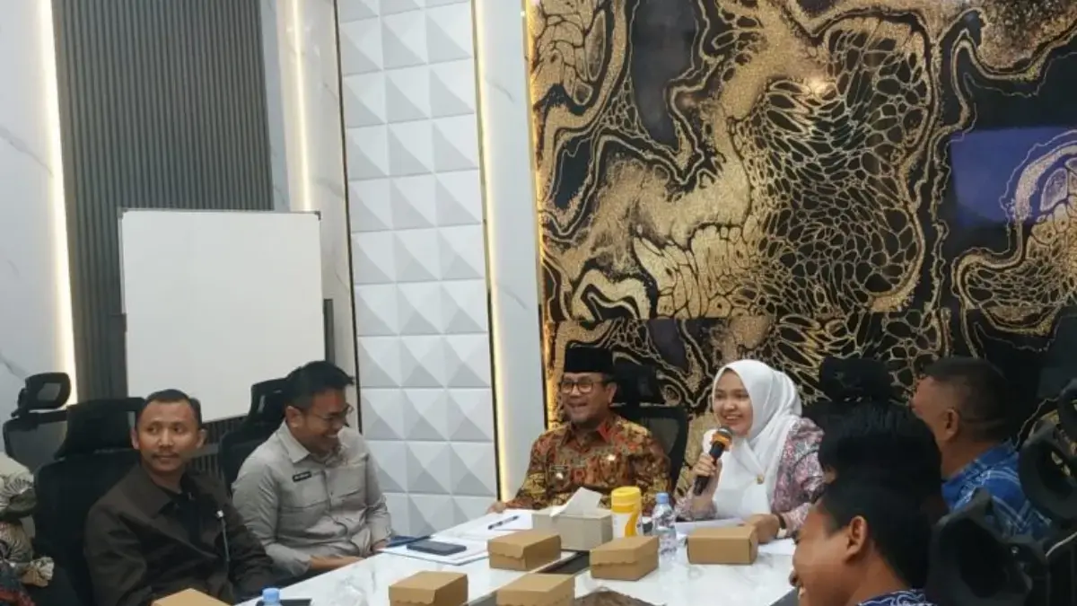 Ketua DPRD Kabupaten Cirebon Dr Sophi Zulfia SH MH