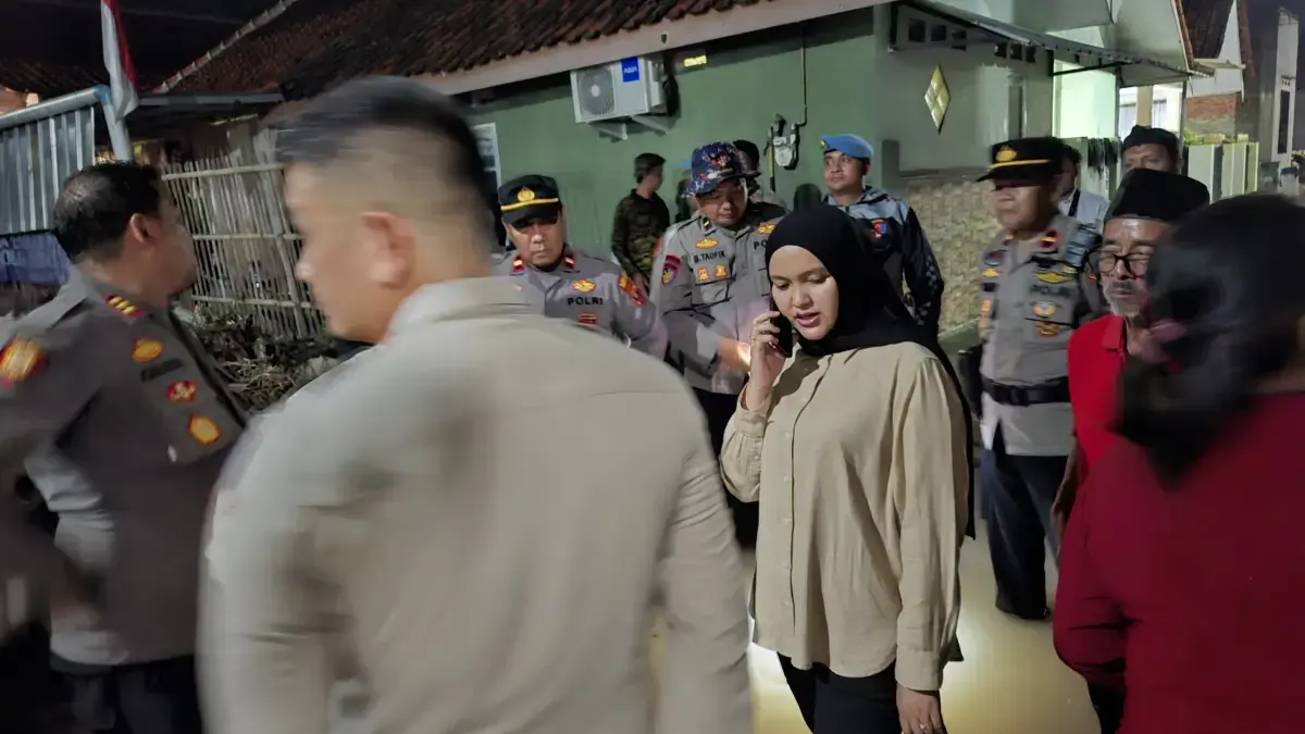 Ketua DPRD Kabupaten Cirebon Dr Sophi Zulfia SH MH